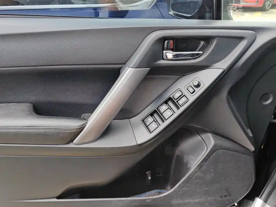 Forester 2.0 i Auto Luxury