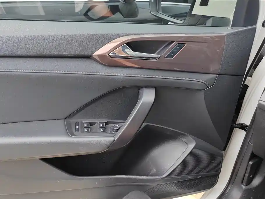 Tharu Facelift 330 TSI 4 WD Flagship CN-VI
