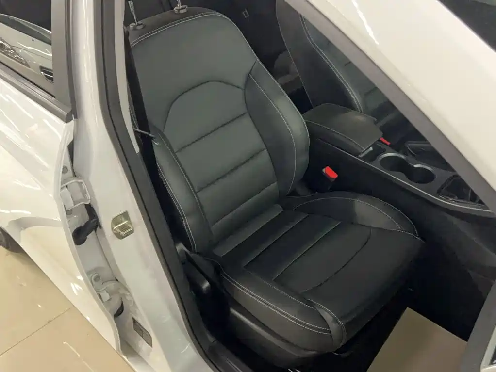 Emgrand Commander 1.5 L Manual Luxury CN-VI