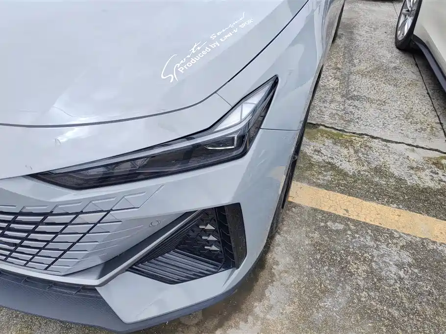 Changan UNI-V 1.5 T Distinguished