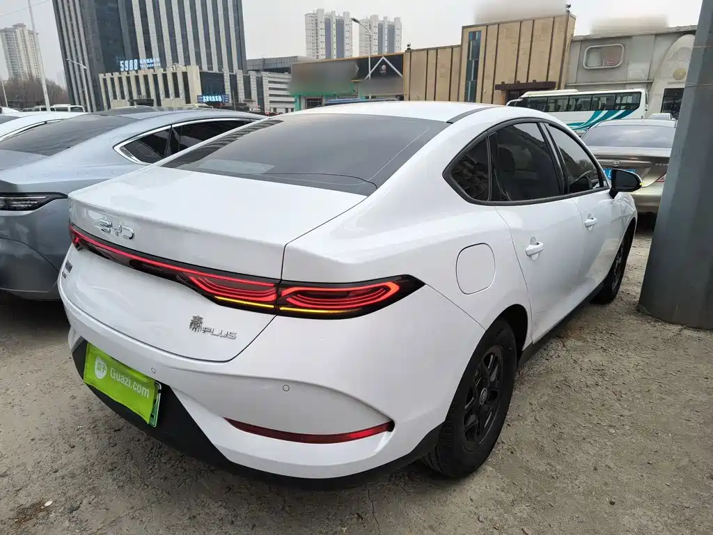 Qin PLUS DM-i Smart Drive 55 KM Leading