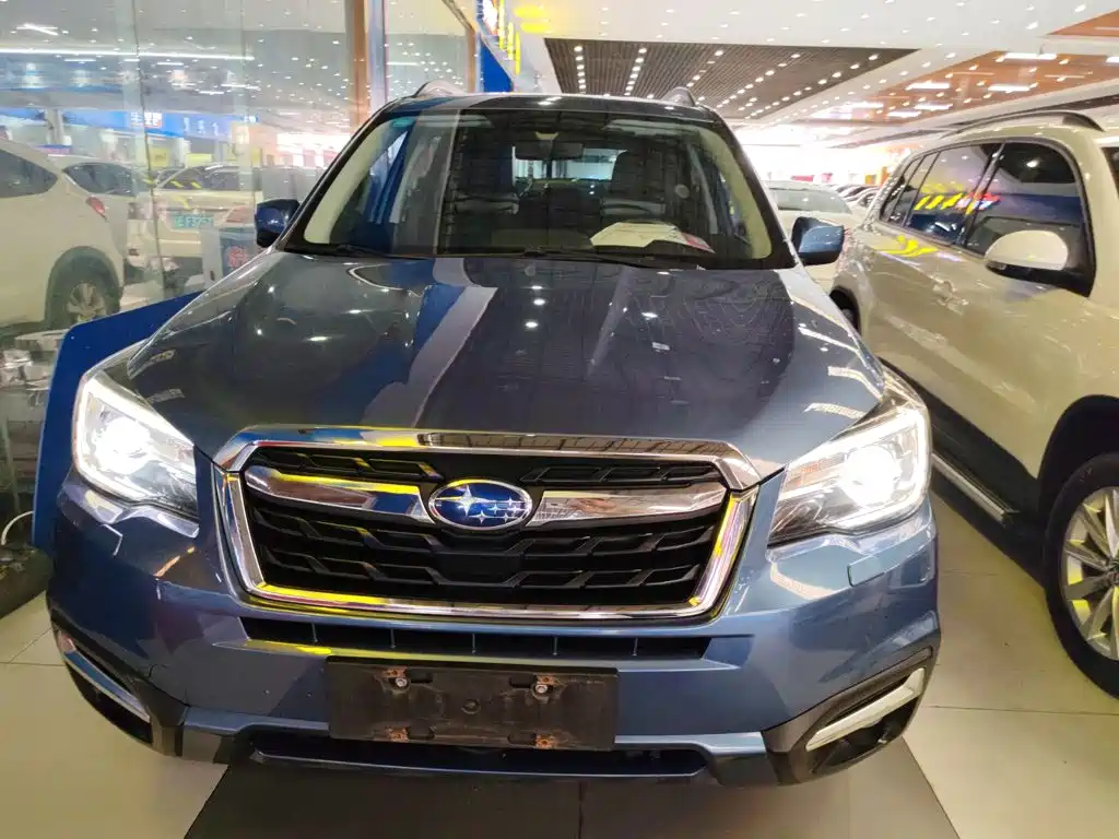 Forester 2.0 i Luxury Navigation