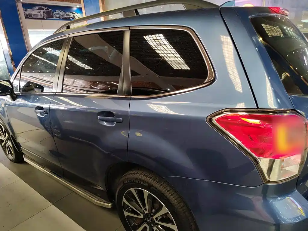 Forester 2.0 i Luxury Navigation