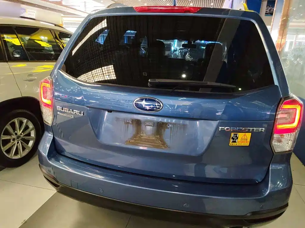 Forester 2.0 i Luxury Navigation
