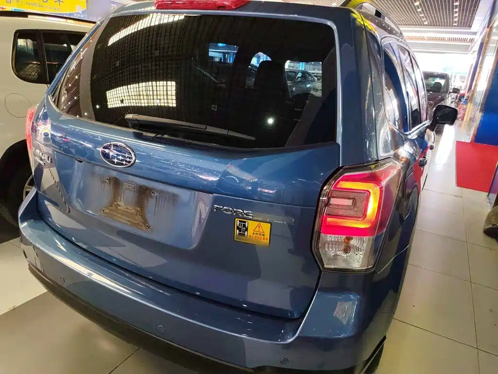 Forester 2.0 i Luxury Navigation