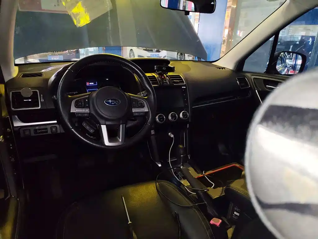 Forester 2.0 i Luxury Navigation