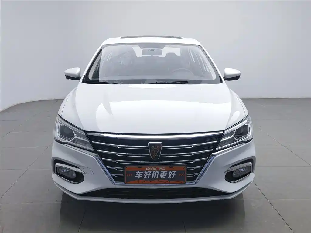 Roewe i5 1.5 L Auto 4 G Connected Leading Luxury Flagship