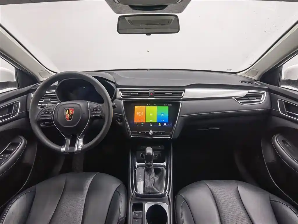 Roewe i5 1.5 L Auto 4 G Connected Leading Luxury Flagship