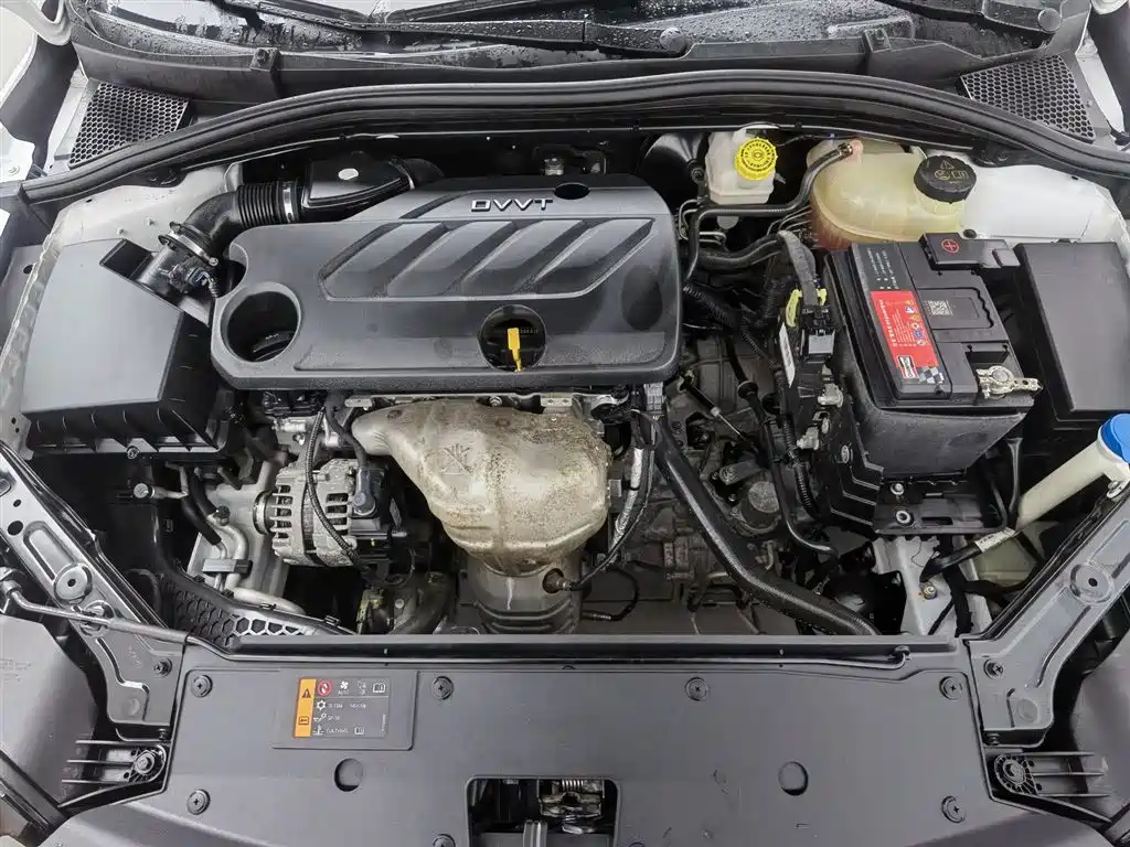 Roewe i5 1.5 L Auto 4 G Connected Leading Luxury Flagship