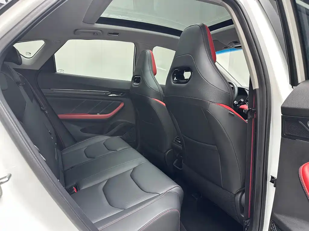 Emgrand S 1.4 T CVT Distinguished