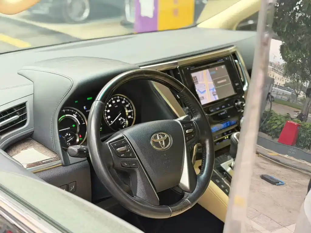 Vellfire Dual Engine 2.5 L HV Distinguished