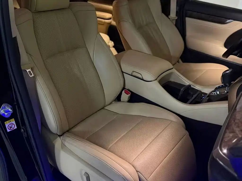 Vellfire Dual Engine 2.5 L HV Distinguished