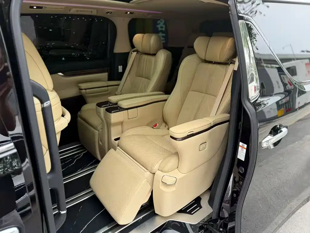 Vellfire Dual Engine 2.5 L HV Distinguished