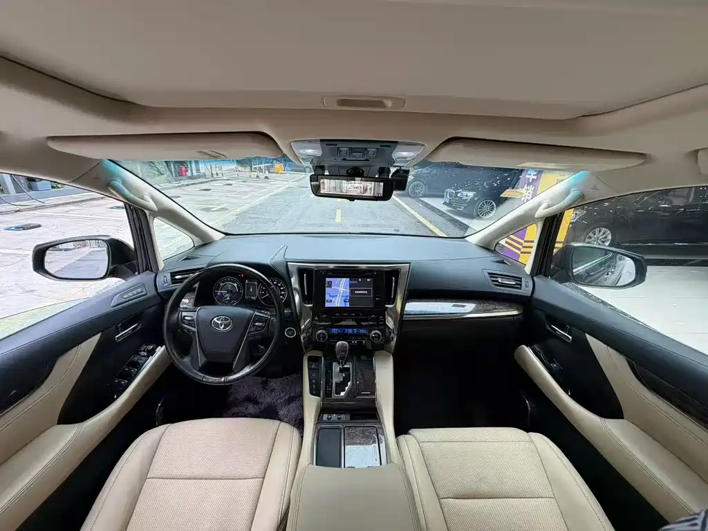 Vellfire Dual Engine 2.5 L HV Distinguished