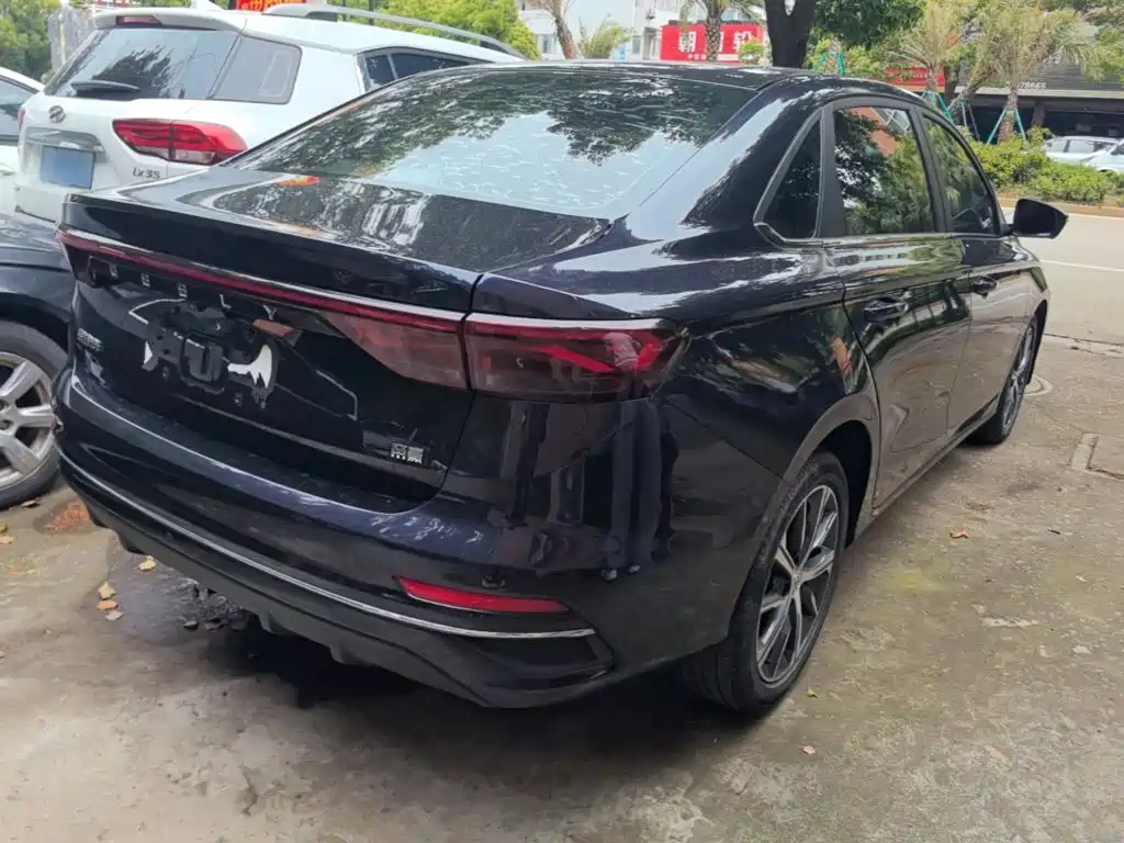 Emgrand 4 th Gen 1.5 L CVT Flagship