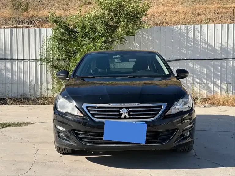 Peugeot 408 1.8 L Manual Leading