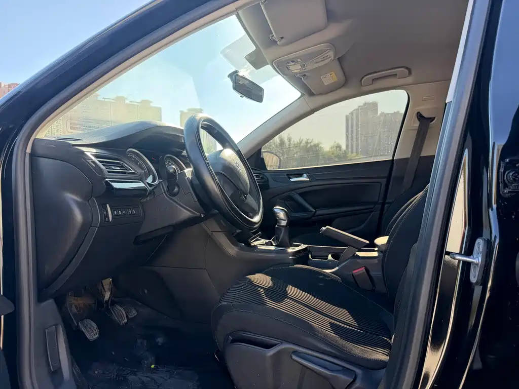 Peugeot 408 1.8 L Manual Leading