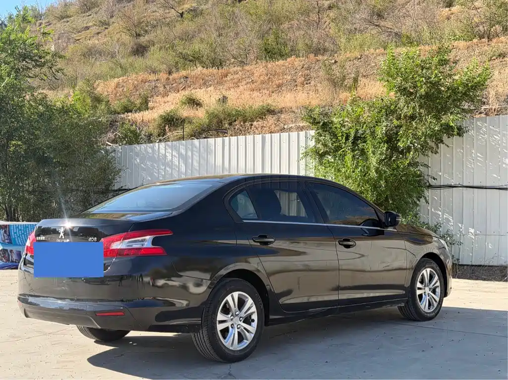 Peugeot 408 1.8 L Manual Leading