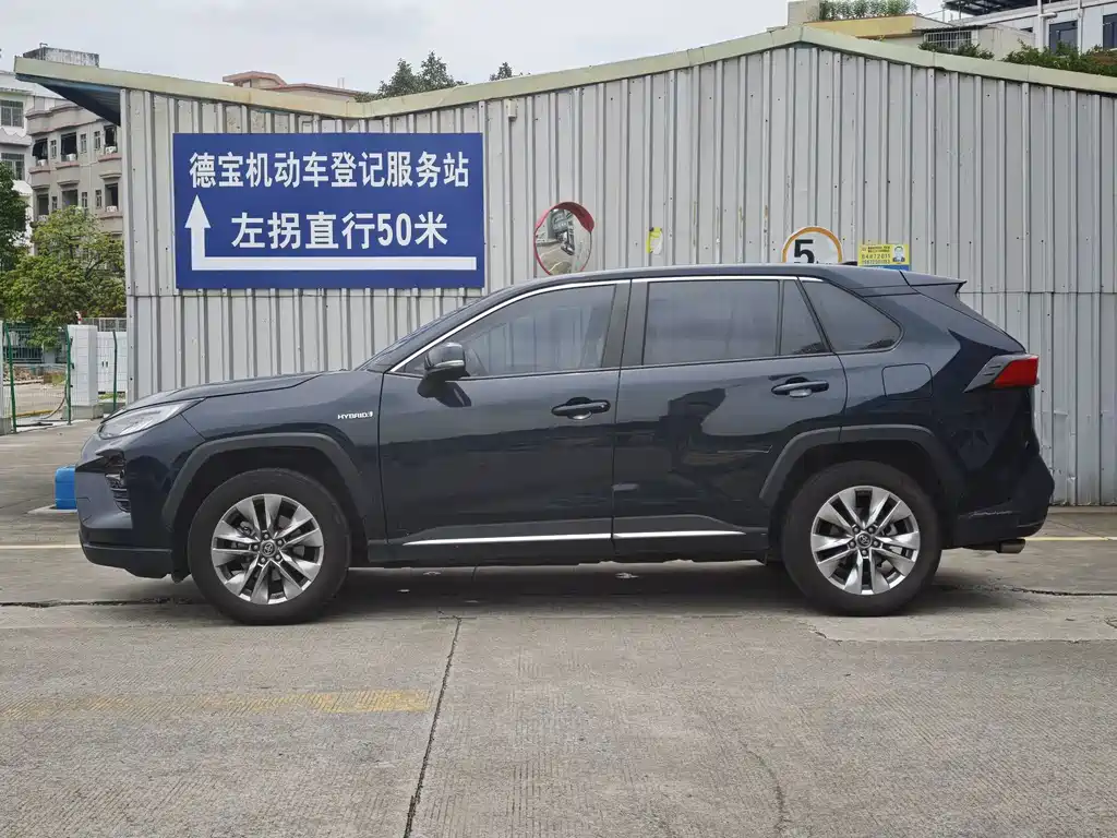 Wildlander Dual Engine 2.5 L E-CVT 2 WD Luxury PLUS