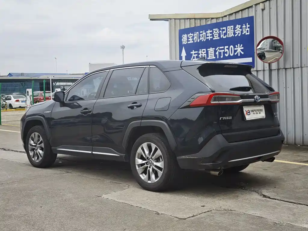Wildlander Dual Engine 2.5 L E-CVT 2 WD Luxury PLUS