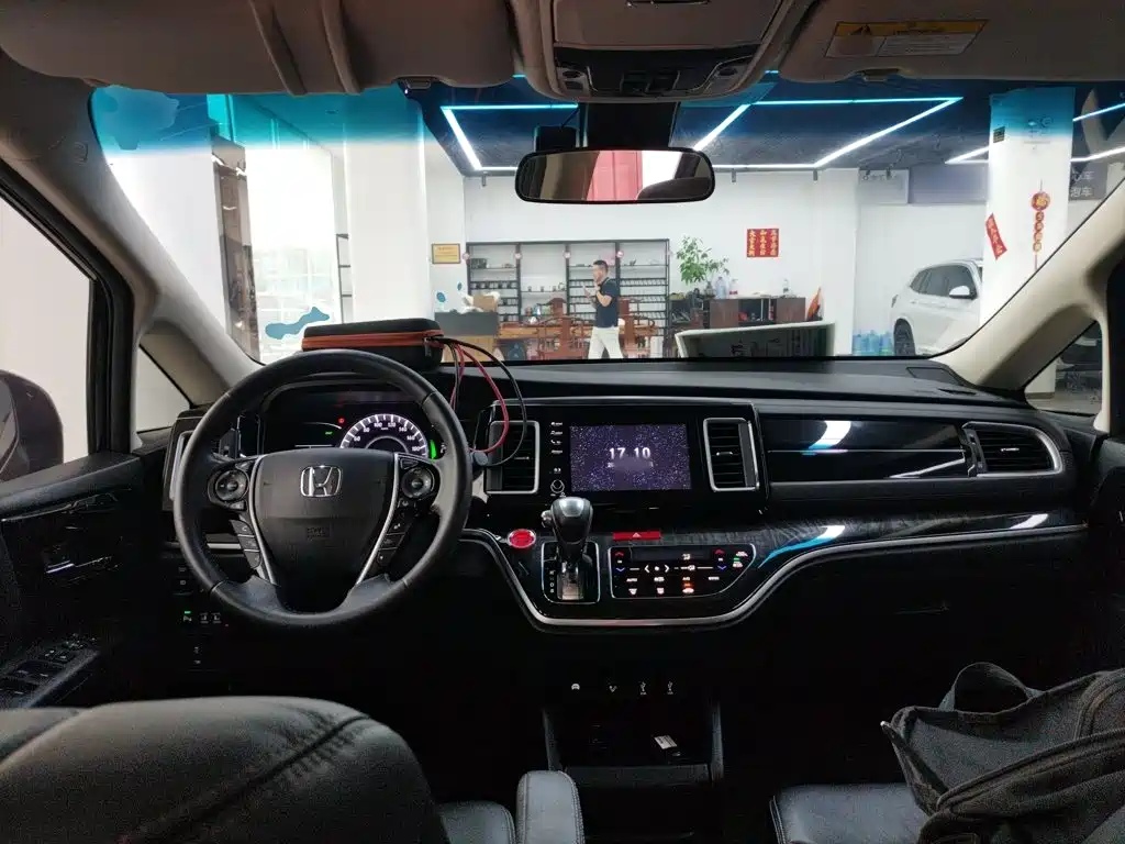 Elysion 2.0 L Hybrid Luxury