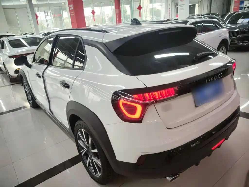 Lynk & Co 02 1.5 TD DCT 2 WD Power Champion