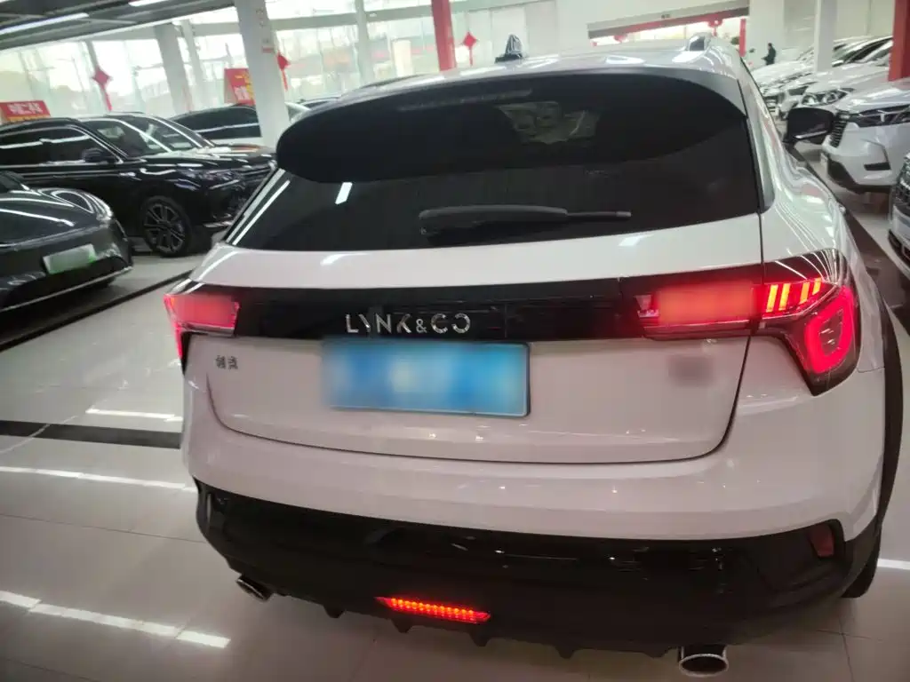 Lynk & Co 02 1.5 TD DCT 2 WD Power Champion