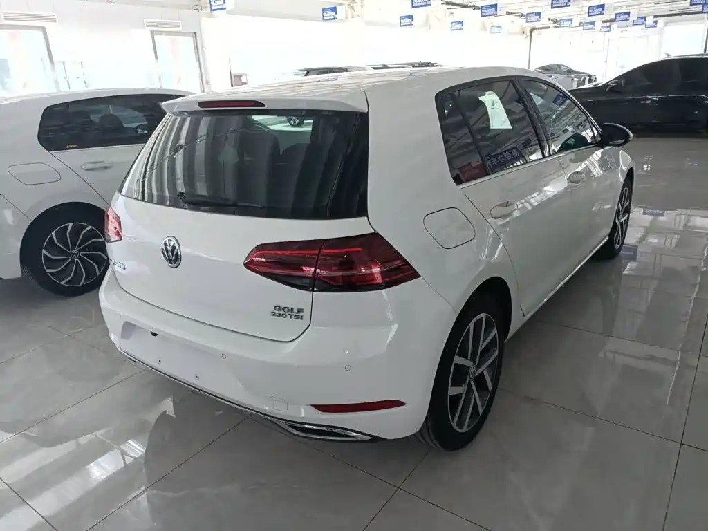 Golf 230 TSI Auto Luxury