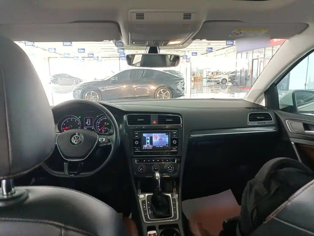 Golf 230 TSI Auto Luxury