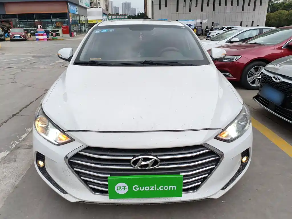Elantra 1.6 L Auto Smart Dazzle · Elite
