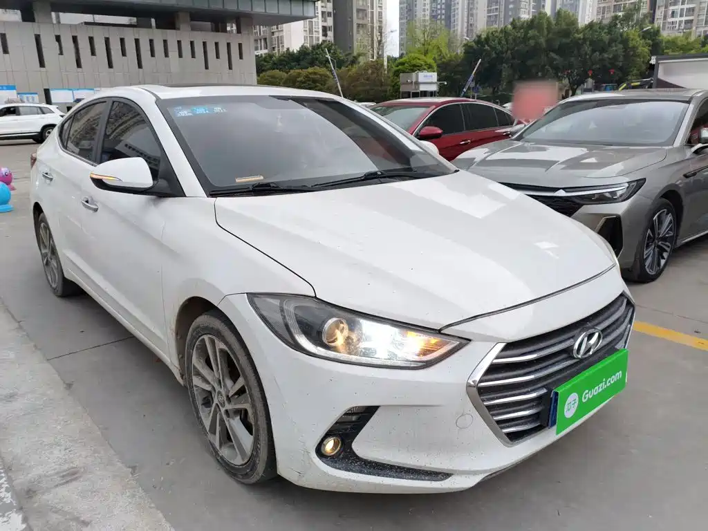 Elantra 1.6 L Auto Smart Dazzle · Elite