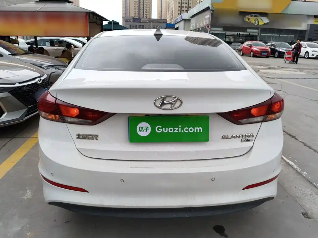 Elantra 1.6 L Auto Smart Dazzle · Elite