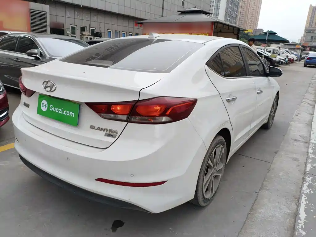 Elantra 1.6 L Auto Smart Dazzle · Elite