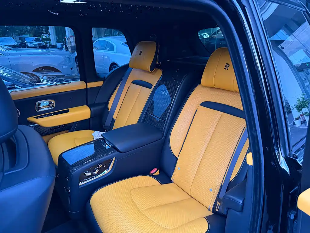 Cullinan Black Badge