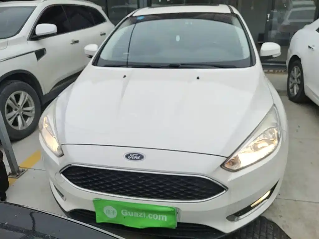 Focus Hatchback EcoBoost 125 Auto Super Style