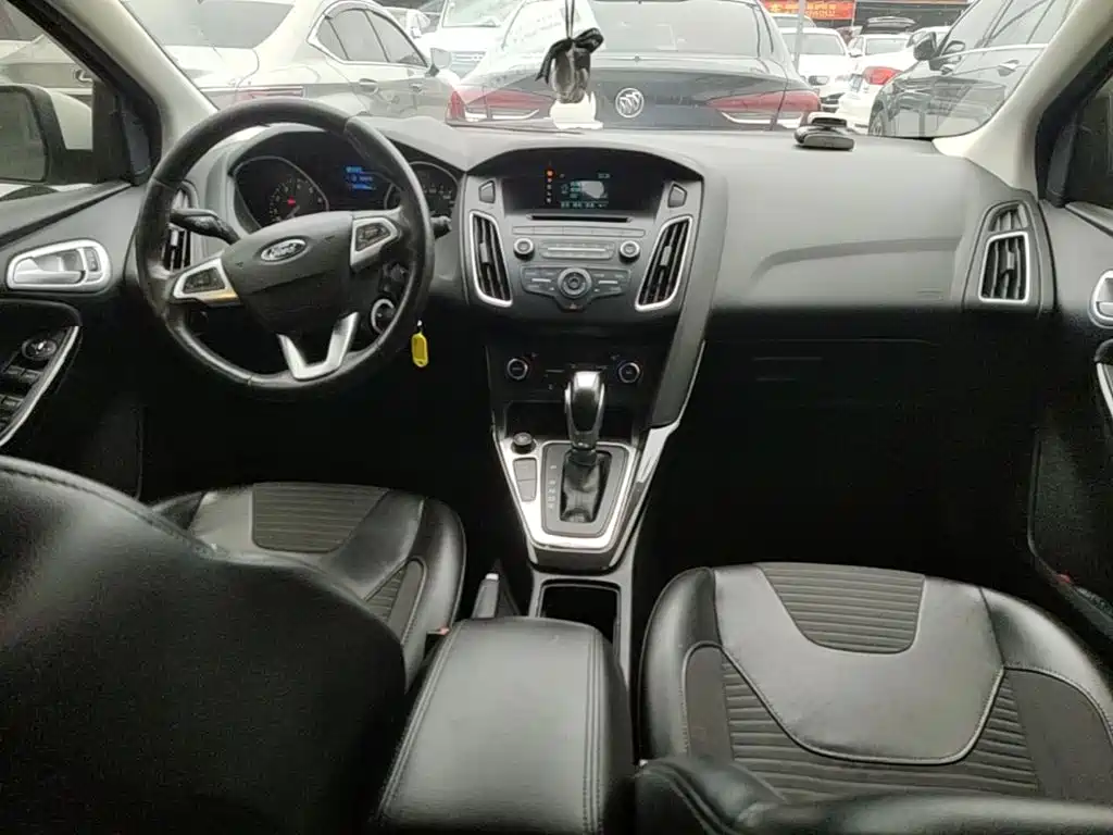 Focus Hatchback EcoBoost 125 Auto Super Style