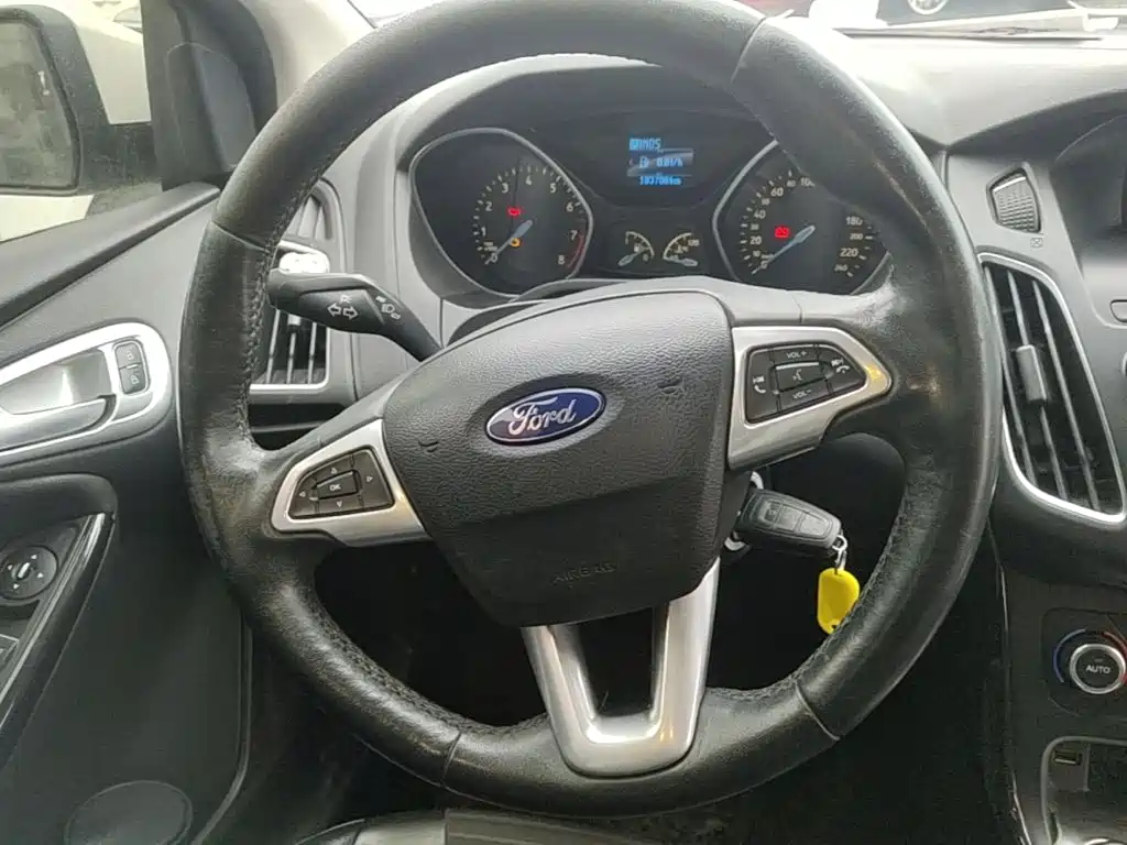 Focus Hatchback EcoBoost 125 Auto Super Style