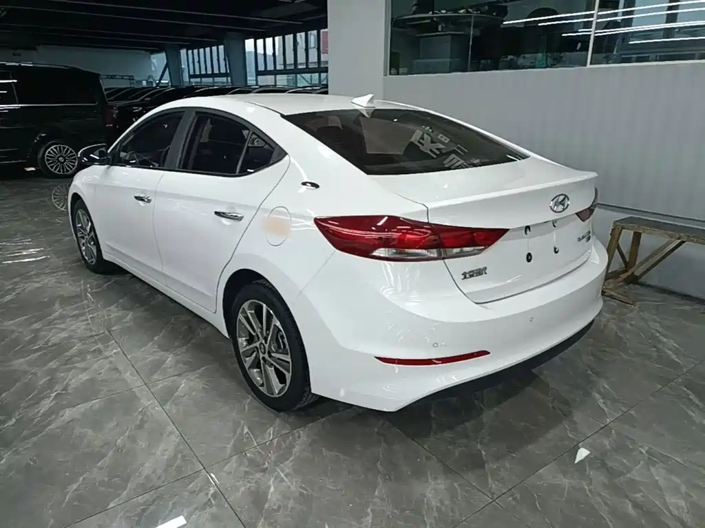 Elantra 1.6 L Auto 15 Anniversary Special Edition