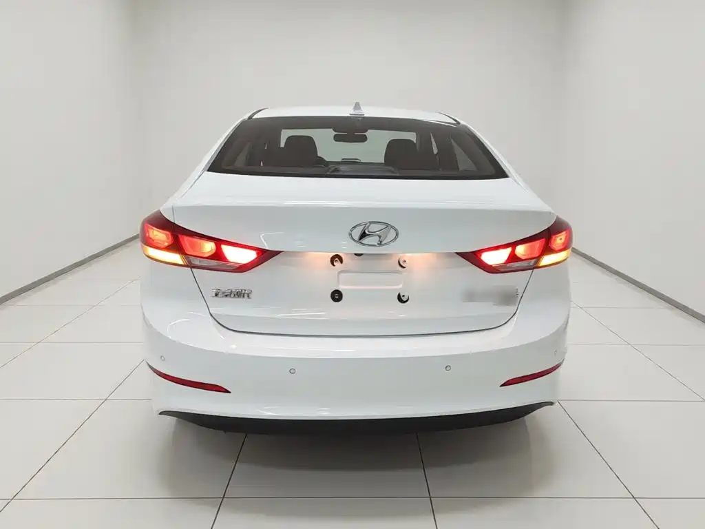 Elantra 1.6 L Auto 15 Anniversary Special Edition