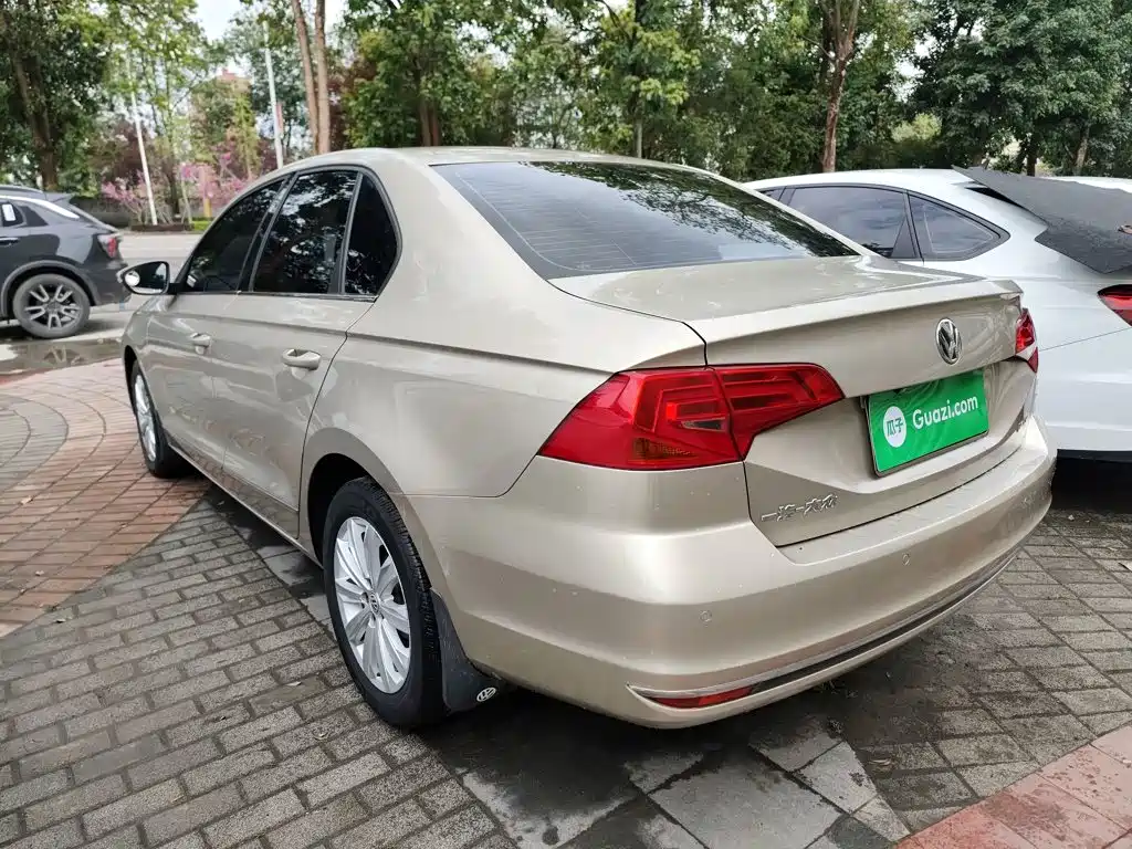 Bora 1.6 L Manual Comfort