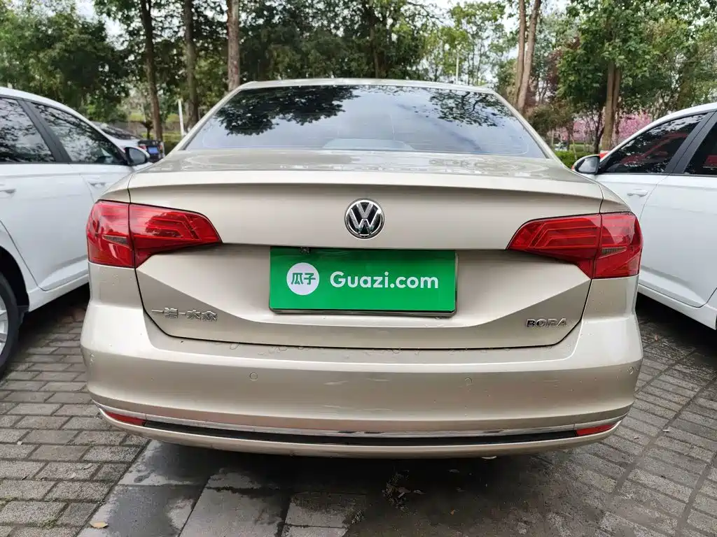 Bora 1.6 L Manual Comfort