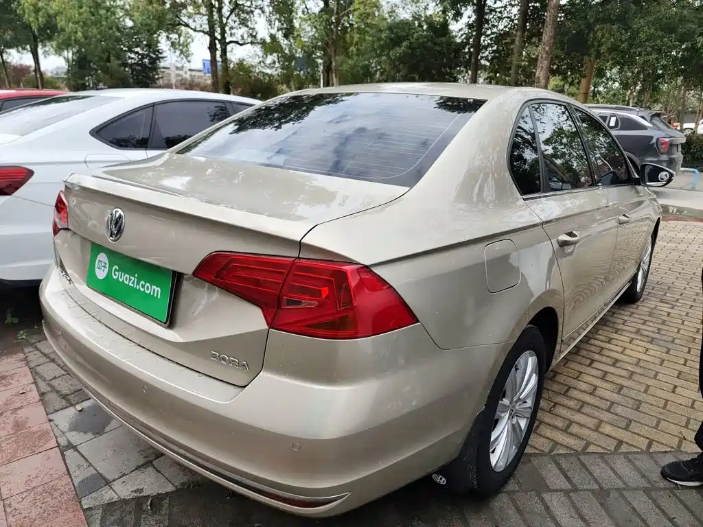 Bora 1.6 L Manual Comfort