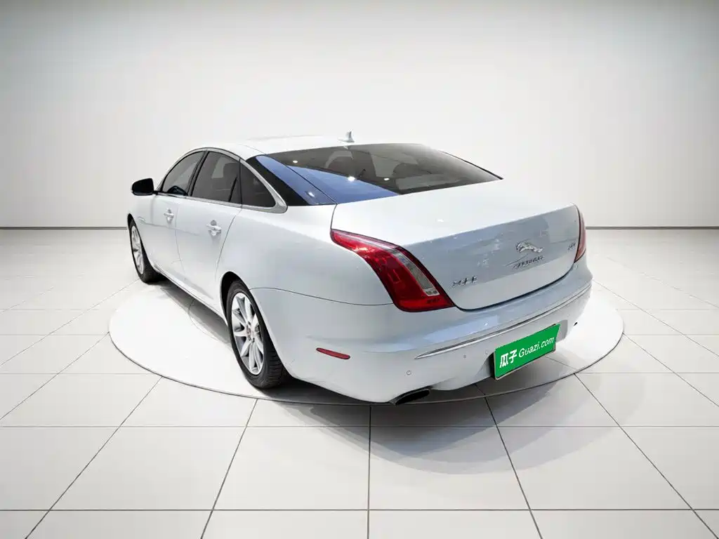 Jaguar XJ 捷豹XJ 2015款 XJL 2.0 T 典雅商务80周年典藏版