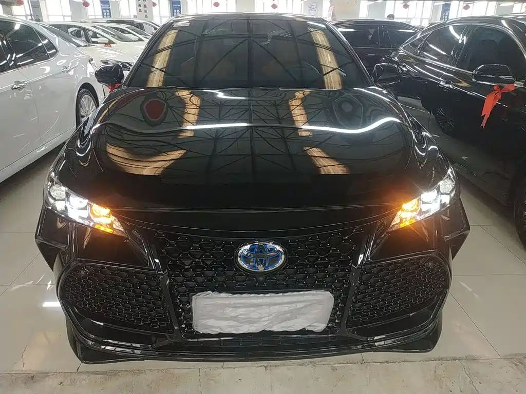 Avalon Dual Engine 2.5 L XLE Distinguished CN-VI