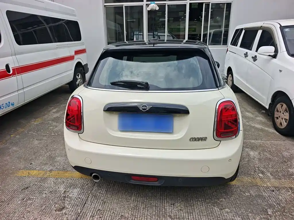 MINI 1.5 T COOPER Classic 5-door