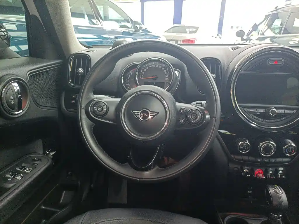 MINI COUNTRYMAN 1.5 T COOPER Special Edition