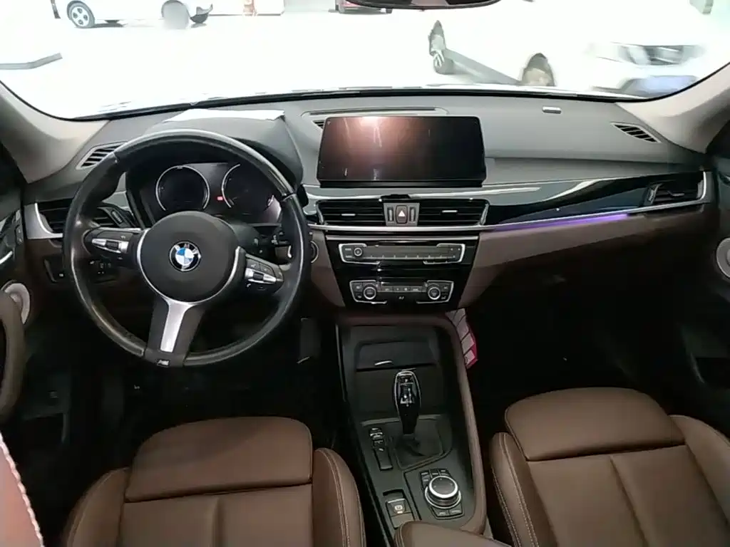 BMW X1 sDrive25 Li Leading