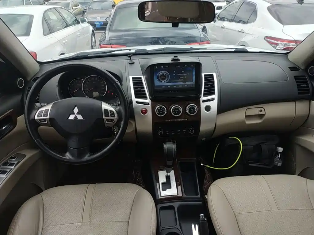 Pajero Sport 3.0 L Auto 2 WD Luxury