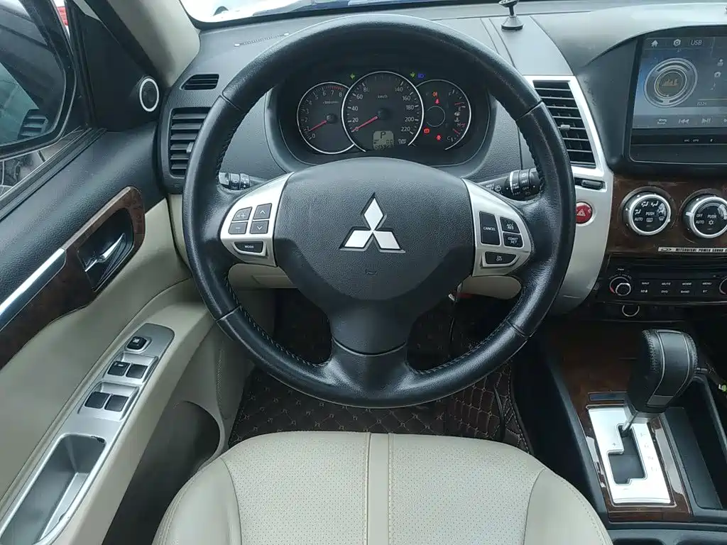 Pajero Sport 3.0 L Auto 2 WD Luxury