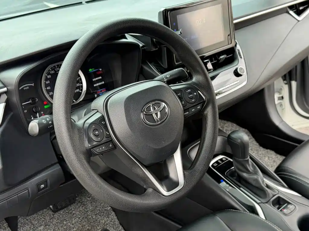 Levin Dual Engine 1.8 H E-CVT Leading